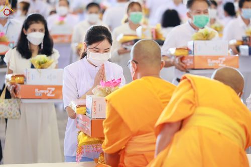ภาพ No.48265:ประมวลภาพพิธีถวายผ้าอาบน้ำฝน และประทีปโคมไฟ เนื่องในวันอาสาฬหบูชา ประจำปี 2565