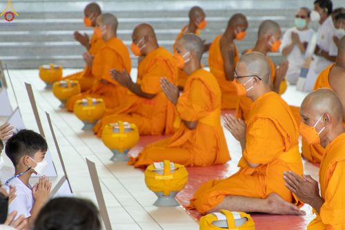 ภาพ No.51077:ประมวลภาพพิธีบรรพชาอุปสมบท โครงการบรรพชาอุปสมบทหมู่ รุ่นวันครูวิชชาธรรมกาย ปีพุทธศักราช 2565