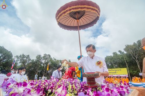 ภาพ No.50701:ประมวลภาพพิธีตักบาตร ณ วัดแม่แพ จ.แม่ฮ่องสอน เนื่องในวันธรรมชัย