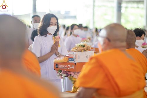 ภาพ No.48263:ประมวลภาพพิธีถวายผ้าอาบน้ำฝน และประทีปโคมไฟ เนื่องในวันอาสาฬหบูชา ประจำปี 2565