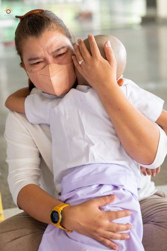 ภาพ No.44284:ประมวลภาพพิธีเวียนประทักษิณ, พิธีวันทาพระมหาธรรมกายเจดีย์ และพิธีขอขมารับผ้าไตร โครงการบวชภาคฤดูร้อน พ.ศ. 2565