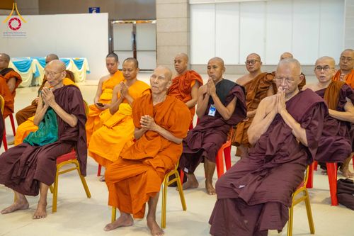 ภาพ No.325626:วันที่ 26 เมษายน พ.ศ.2569 กิจกรรมงานบุญวันอาทิตย์ สาธุชนปฏิบัติธรรมร่วมกัน ณ ห้องแก้วสารพัด 1 วัดพระธรรมกาย ปทุมธานี