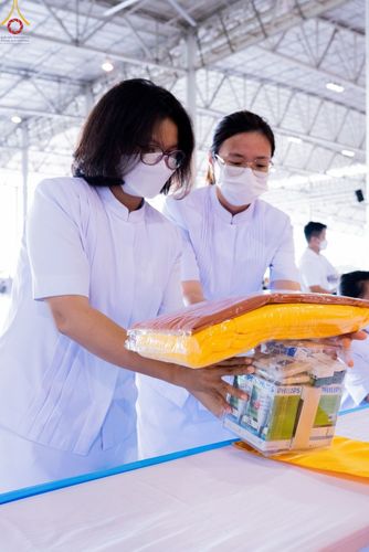 ภาพ No.48264:ประมวลภาพพิธีถวายผ้าอาบน้ำฝน และประทีปโคมไฟ เนื่องในวันอาสาฬหบูชา ประจำปี 2565