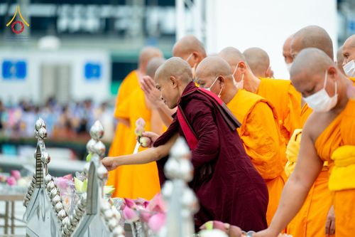 ภาพ No.52125:ประมวลภาพพิธีตักบาตรมิตรภาพไทย-เมียนมาร์ 105 รูป ณ วัดพระธรรมกาย