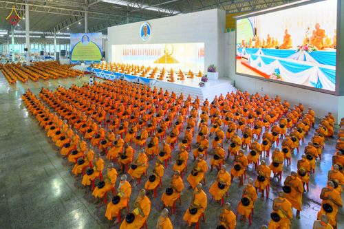 ภาพ No.76726:พิธีตักบาตรข้าวสารอาหารแห้ง  ณ บ้านแก้วเรือนทองคุณยายฯ สภาธรรมกายสากล  วัดพระธรรมกาย จ.ปทุมธานี  ในวันอาทิตย์ต้นเดือนที่ 6 มีนาคม พ.ศ. 2566