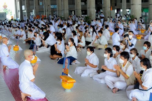ภาพ No.47611:ประมวลภาพพิธีขอขมาและมอบผ้าไตร โครงการบรรพชาอุปสมบทหมู่ รุ่นเข้าพรรษา 2565