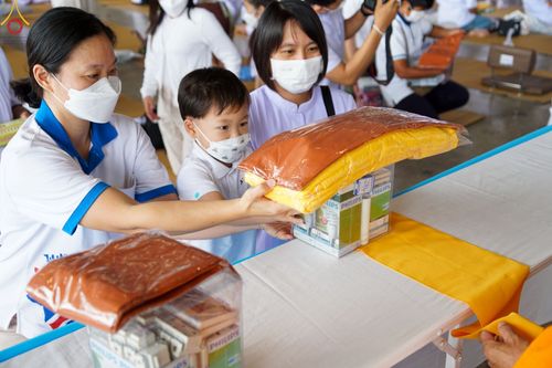 ภาพ No.48272:ประมวลภาพพิธีถวายผ้าอาบน้ำฝน และประทีปโคมไฟ เนื่องในวันอาสาฬหบูชา ประจำปี 2565