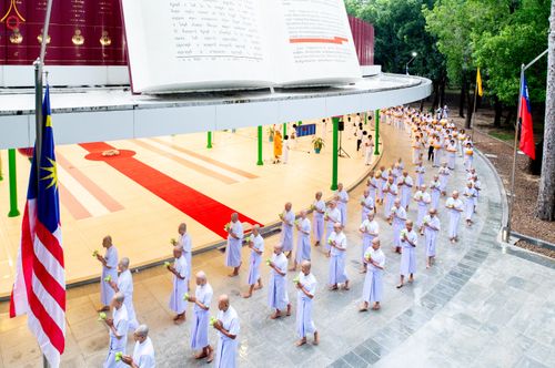 ภาพ No.338677:วันที่ 11 กรกฎาคม พศ.2569 พิธีบรรพชาอุปสมบท โครงการอุปสมบทหมู่ธรรมทายาทนานาชาติ  IDOP รุ่นที่ 21 (ภาษาจีน)  จากประเทศจีน มาเลเซีย สิงคโปร์ และไต้หวัน , โครงการบรรพชาสามเณรโรงเรียนนานาชาติ รุ่นที่ 15