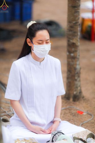 ภาพ No.69554:พิธีตักบาตรพระธรรมยาตราฯ ในโครงการธรรมยาตรากตัญญูบูชา มหาปูชนียาจารย์ พระมงคลเทพมุนี(สด จนฺทสโร) พระผู้ปราบมาร ปีที่ 11 ณ อนุสรณ์สถานลำดับที่ 1 สถานที่เกิดด้วยรูปกายเนื้อ อนุสรณ์สถานมหาวิหารพระมงคลเทพมุนี อ.สองพี่น้อง จ.สุพรรณบุรี