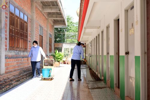 ภาพ No.65925:เจ้าหน้าที่สำนักศรัทธาภิบาล เตรียมงานอุปสมบท ที่วัดป่าโมกวรวิหาร จ.อ่างทอง วันที่ 6 ธันวาคม พ.ศ.2565