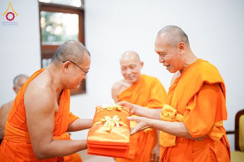 ภาพ No.315811:วันพฤหัสบดีที่ 26 มีนาคม พ.ศ. 2569 พิธีบำเพ็ญกุศล คุณพ่อณรงค์ จินตมากุล  สิริอายุ 99 ปี 11 เดือน โยมบิดา พระครูปลัดรัตนวีรวัฒน์ (รังสฤษดิ์ อิทฺธิจินตโก) ที่ปรึกษาเจ้าคณะจังหวัดปทุมธานี เจ้าอาวาสวัดพระธรรมกาย  ณ ห้องปลูกศรัทธา 2 วัดพระธรรมกาย ปทุมธานี