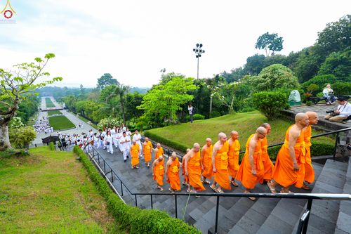 ภาพ No.331583:วันอาทิตย์ที่ 31 พฤษภาคม พ.ศ. 2569 เทศกาลวิสาขบูชานานาชาติ มหาเจดีย์บุโรพุทโธ (Borobudur) ในจังหวัดชวากลาง ประเทศอินโดนีเซีย