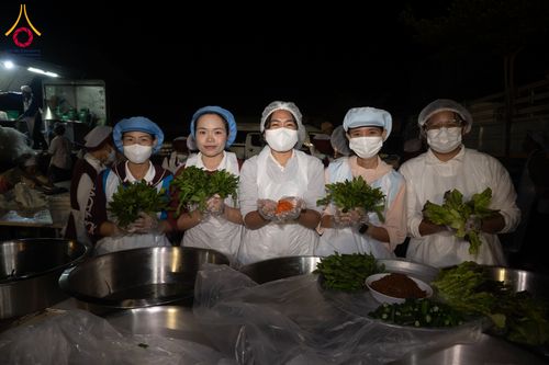 ภาพ No.294717:วันที่ 15 มกราคม พ.ศ. 2569 พิธีถวายภัตตาหารเป็นสังฆทาน แด่พระธรรมยาตรา ณ วัดโบสถ์บน ต.บางคูเวียง จ.นนทบุรี อนุสรณ์สถานลำดับที่ 4 สถานที่เกิดด้วยกายธรรม ในโครงการธรรมยาตรา กตัญญูบูชา มหาปูชนียาจารย์ พระมงคลเทพมุนี(สด จนฺทสโร) พระผู้ปราบมาร อนุสรณ์สถาน 7 แ