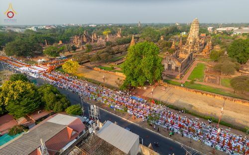 ภาพ No.318100:วันเสาร์ที่ 4 เมษายน พ.ศ. 2569 งานทำบุญเมืองใจกลางอยุธยา  ตักบาตรพระ 1,109 รูป ณ ถนนชีกุน หน้าวัดมหาธาตุ และวัดราชบูรณะ