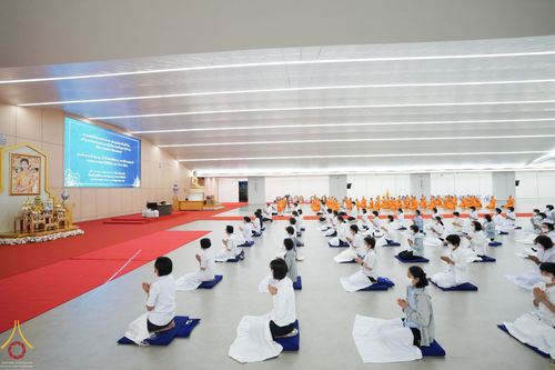 ภาพ No.67561:คณะสงฆ์วัดพระธรรมกาย และศูนย์ส่งเสริมทั่วโลกเจริญพระพุทธมนต์ และปฏิบัติธรรมเจริญสมาธิภาวนาเพื่อถวายพระพรชัยมงคลแด่ สมเด็จพระเจ้าลูกเธอ เจ้าฟ้าพัชรกิติยาภา นเรนทิราเทพยวดี กรมหลวงราชสาริณีสิรพัชร มหาวัชรราธิดา