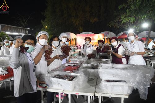 ภาพ No.69209:พิธีถวายภัตตาหารเป็นสังฆทาน แด่คณะพระธรรมยาตราฯ ในโครงการธรรมยาตราฯ ปีที่ 11 ณ อนุสรณ์สถานมหาวิหารพระมงคลเทพมุนี อ.สองพี่น้อง จ.สุพรรณบุรี วันที่ 4 และ 5 มกราคม พ.ศ. 2566