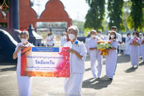 ภาพ No.69126:พระธรรมยาตรา ปฏิบัติศาสนกิจ ทำนุบำรุงศาสนสถาน, สวดธรรมจักร, ปฏิบัติธรรม ร่วมกับชุมชน,นักเรียนเด็กดีวีสตาร์ และร่วมพิธีทอดผ้าป่าบำรุงศาสนสถาน ในโครงการธรรมยาตรากตัญญูบูชา มหาปูชนียาจารย์ พระมงคลเทพมุนี(สด จนฺทสโร) พระผู้ปราบมาร อนุสรณ์สถาน 7 แห่ง ปีที่ 11
