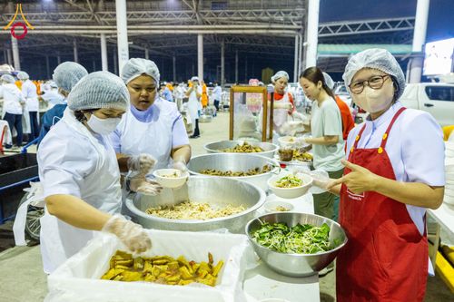 ภาพ No.121146:พิธีถวายภัตตาหารเป็นสังฆทาน แด่คณะพระธรรมยาตราฯ ในโครงการธรรมยาตรากตัญญูบูชา มหาปูชนียาจารย์ พระมงคลเทพมุนี(สด จนฺทสโร) พระผู้ปราบมาร อนุสรณ์สถาน 7 แห่ง ปีที่ 12 วันที่ 30 มกราคม พ.ศ. 2567 ณ สภาธรรมกายสากล วัดพระธรรมกาย