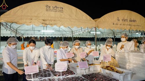 ภาพ No.73734:พิธีถวายภัตตาหารเป็นสังฆทาน แด่คณะพระธรรมยาตราฯ ในโครงการธรรมยาตรากตัญญูบูชา มหาปูชนียาจารย์ พระมงคลเทพมุนี(สด จนฺทสโร) พระผู้ปราบมาร อนุสรณ์สถาน 7 แห่ง ปีที่ 11 วันที่ 22 มกราคม พ.ศ. 2566