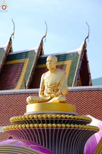 ภาพ No.73210:พิธีจุดประทีปถวายเป็นพุทธบูชา และบูชาธรรมมหาปูชนียาจารย์ ในโครงการธรรมยาตรากตัญญูบูชา มหาปูชนียาจารย์ พระมงคลเทพมุนี(สด จนฺทสโร) พระผู้ปราบมาร ปีที่ 11 ณ อนุสรณ์สถานลำดับที่ 4 สถานที่เกิดด้วยกายธรรม วัดโบสถ์ (บน) บางคูเวียง อ.บางกรวย จ.นนทบุรี วันที่ 21 