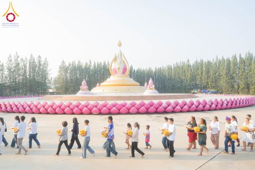 ภาพ No.318637:วันที่ 29 มีนาคม พ.ศ. 2569 พิธีเวียนประทักษิณ มอบผ้าไตร บรรพชาสามเณร  ณ ศูนย์อบรมเยาวชนกาญบุรี