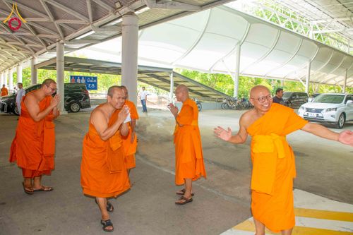 ภาพ No.316446:วันอาทิตย์ที่ 29 มีนาคม พ.ศ. 2569 พิธีทอดผ้าบังสุกุลและพิธีชำระร่าง โยมพ่อณรงค์ จินตมากุล  สิริอายุ 99 ปี 11 เดือน โยมบิดา พระครูปลัดรัตนวีรวัฒน์ (รังสฤษดิ์ อิทฺธิจินตโก) ที่ปรึกษาเจ้าคณะจังหวัดปทุมธานี เจ้าอาวาสวัดพระธรรมกาย  ณ ฌาปนสถานชั่วคราว ทางเข้า 