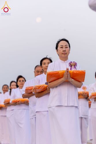 ภาพ No.319342:วันเสาร์ที่ 4 เมษายน พ.ศ.2569 พิธีขอขมา มอบผ้าไตร และถวายบาตรแด่นาคธรรมทายาท ในโครงการบรรพชาสามเณรฟื้นฟูพระพุทธศาสนาทั่วไทย โครงการหน่อแก้วเปรียญธรรม รุ่นที่ 14 โครงการสามเณรยุวธรรมทายาท รุ่นที่ 34 โครงการสามเณรมัชฌิมธรรมทายาท รุ่นที่ 30 ณ สภาธรรมกายสากล