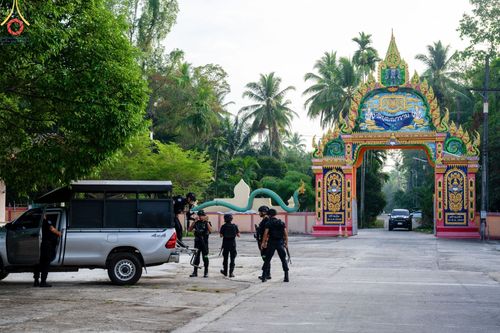 ภาพ No.137610:พิธีตักบาตร พิธีถวายสังฆทานแด่คณะสงฆ์ 323 วัด พิธีทำบุญอุทิศส่วนกุศลแด่ผู้วายชนม์ ในเหตุการณ์ความไม่สงบ 4 จังหวัดชายแดนภาคใต้ ปีที่ 20 ครั้งที่ 169 และพิธีมอบกองทุนหนุนแรงใจช่วยครูใต้ ปีที่ 17 ครั้งที่ 134 วันที่ 25 พฤษภาคม พ.ศ.2567 อ.ตากใบ จ.นราธิวาส