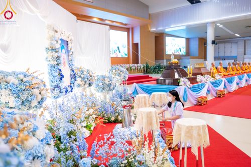 ภาพ No.90985:พิธีบำเพ็ญกุศลสวดพระอภิธรรม  อุบาสกถาวร พรหมถาวร (อุบาสกผู้ปั้นพระ) คืนที่ 6 วันพฤหัสบดีที่ 19 ตุลาคม พ.ศ. 2566 ณ ห้องแก้วสารพัดนึก 1 สภาธรรมกายสากล วัดพระธรรมกาย จ.ปทุมธานี