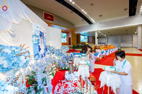 ภาพ No.90864:พิธีบำเพ็ญกุศลสวดพระอภิธรรม  อุบาสกถาวร พรหมถาวร (อุบาสกผู้ปั้นพระ) คืนที่ 5 วันพุธที่ 18 ตุลาคม พ.ศ. 2566 ณ ห้องแก้วสารพัดนึก 1 สภาธรรมกายสากล วัดพระธรรมกาย จ.ปทุมธานี