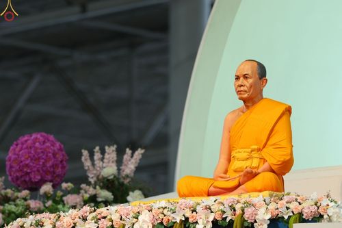 ภาพ No.65128:พิธีบูชาข้าวพระ และสาธุชนปฏิบัติธรรมร่วมกัน ในวันอาทิตย์ต้นเดือนที่ 4 ธันวาคม พ.ศ. 2565 ณ วัดพระธรรมกาย จ.ปทุมธานี