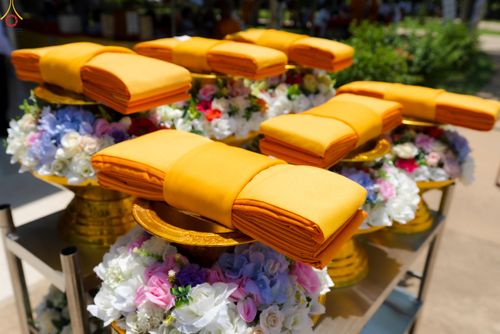 ภาพ No.331642:วันพุธที่ ๓ มิถุนายน พ.ศ.๒๕๖๙ พิธีทอดผ้าป่า ปฏิบัติธรรมกลั่นแผ่นดิน พิธีโปรยรัตนชาติ  และ พิธีตอกเสาเข็ม มงคลต้นแรก สถาปนา "องค์พระเจดีย์เพื่อสร้างสันติภาพโลก"  องค์แรก ครั้งแรกของลำปาง ประตูสู่ภาคเหนือ  ณ ศูนย์ปฏิบัติธรรมเถินเทิดธรรม อ.เถิน จ.ลำปาง