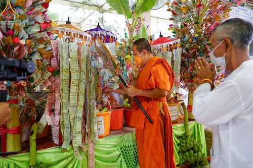 ภาพ No.64814:พิธีทอดกฐินสามัคคีทั่วไทย 5,000 วัด โดยคณะศิษยานุศิษย์วัดพระธรรมกาย น้อมบูชาธรรม 78 ปี หลวงพ่อธัมมชโย  วันจันทร์ที่ 7 พฤศจิกายน พ.ศ. 2565  ณ วัดสระบัว อำเภอธัญบุรี จังหวัดปทุมธานี
