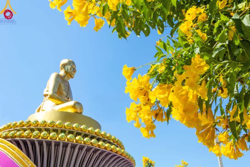 ภาพ No.106106:พิธีต้อนรับพระธรรมยาตรา ชุด 2 ในโครงการธรรมยาตรากตัญญูบูชา มหาปูชนียาจารย์  พระมงคลเทพมุนี(สด จนฺทสโร) พระผู้ปราบมาร  อนุสรณ์สถาน 7 แห่ง ปีที่ 12  วันที่ 3 มกราคม พ.ศ. 2567  ณ อนุสรณ์สถานโลตัสแลนด์ จ.สุพรรณบุรี
