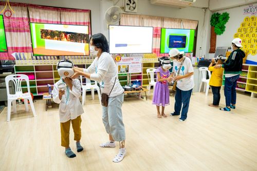 ภาพ No.71220:วัดพระธรรมกาย มูลนิธิธรรมกาย และคณะศิษยานุศิษย์ฯ ร่วมกับ อบต.คลองสาม และภาคีเครือข่ายฯ เปิดตัวสื่อนวัตกรรมพุทธประวัติผ่านแว่น VR สู่โลกเสมือนจริง - จัดแสดงนิทรรศการพลังความดี UG5 POWER เนื่องในงานวันเด็กแห่งชาติ ประจำปี พ.ศ.2566