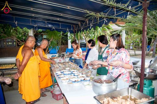 ภาพ No.321763:วันที่ 12 เมษายน พ.ศ.2569 ตักบาตรสงกรานต์ฉลองสามเณรใหม่  ณ ศูนย์ปฏิบัติธรรมระยอง(บ้านช่องลม)