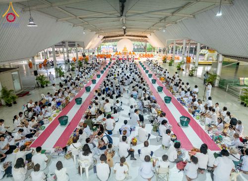 ภาพ No.322904:วันอาทิตย์ที่ 19 เมษายน พ.ศ. 2569 ตักบาตรฉลองพระใหม่ โครงการบรรพชาและอุปสมบทหมู่ รุ่นบูชาธรรม 82 ปี หลวงพ่อธัมมชโย ณ อาคารโถงช้าง สำนักงานใหญ่