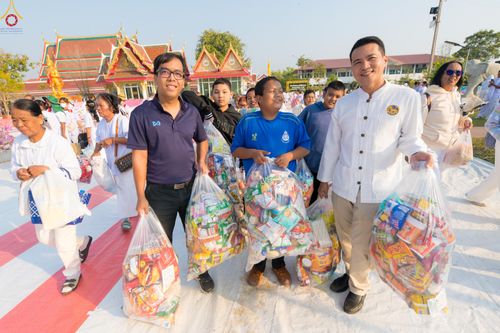 ภาพ No.294548:วันที่ 14 มกราคม พ.ศ. 2569 พิธีตักบาตรพระธรรมยาตรา ณ วัดสองพี่น้อง ต.ต้นตาล อ.สองพี่น้อง จ.สุพรรณบุรี ในโครงการธรรมยาตรา กตัญญูบูชา มหาปูชนียาจารย์ พระมงคลเทพมุนี(สด จนฺทสโร) พระผู้ปราบมาร อนุสรณ์สถาน 7 แห่ง ปีที่ 14