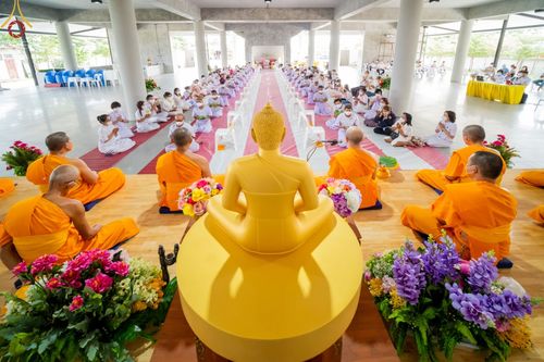 ภาพ No.65645:พิธีปลงผมและพิธีขอขมา มอบบาตรกับผ้าไตร ในโครงการอุปสมบทบูชาธรรม มหาปูชนียาจารย์ประจำปี 2565 ณ ศูนย์ปฎิบัติธรรมสมุทรปราการ(บางบ่อ)  วันอาทิตย์ที่ 20 พฤศจิกายน พ.ศ. 2565