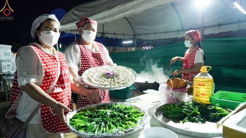 ภาพ No.71128:พิธีถวายภัตตาหารเป็นสังฆทาน แด่คณะพระธรรมยาตราฯ ในโครงการธรรมยาตราฯ ปีที่ 11 ณ อนุสรณ์สถานคลองบางนางแท่น อ.สามพราน จ.นครปฐม วันที่ 14 มกราคม พ.ศ. 2566