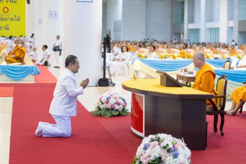ภาพ No.342211:วันอาทิตย์ที่ 2 สิงหาคม พ.ศ.2569 พิธีมุทิตาสักการะพระภิกษุ  ผู้สอบได้เปรียญธรรม 9 ประโยค ระดับโลก ปีที่ 38, พิธีมอบโล่เกียรติยศ และทุนการศึกษา สำนักเรียนบาลีดีเด่นทั่วประเทศ ณ สภาธรรมกายสากล วัดพระธรรมกาย