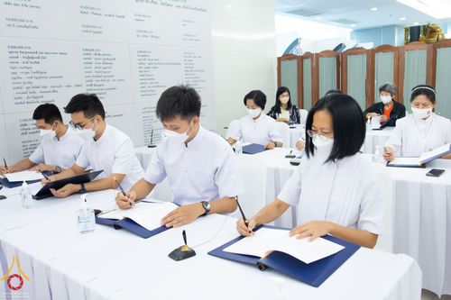 ภาพ No.67832:คณะอุบาสก อุบาสิกา วัดพระธรรมกาย และมูลนิธิธรรมกาย ลงนามถวายพระพร สมเด็จพระเจ้าลูกเธอ เจ้าฟ้าพัชรกิติยาภา นเรนทิราเทพยวดี กรมหลวงราชสาริณีสิริพัชร มหาวัชรราชธิดา