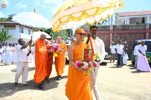 ภาพ No.284308:วันที่ 28 ตุลาคม พ.ศ.2568 กฐินสมทบต่างประเทศ โดยคณะศิษยานุศิษย์ บูชาธรรม 81 ปี หลวงพ่อธัมมชโย ณ วัดศรีสุคตาราม บาลังโกด้า ศรีลังกา