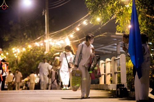 ภาพ No.73516:พิธีตักบาตรพระธรรมยาตราฯ ในโครงการธรรมยาตรากตัญญูบูชา มหาปูชนียาจารย์ พระมงคลเทพมุนี(สด จนฺทสโร) พระผู้ปราบมาร ปีที่ 11 ณ อนุสรณ์สถานลำดับที่ 4 สถานที่เกิดด้วยกายธรรม วัดโบสถ์ (บน) บางคูเวียง อ.บางกรวย จ.นนทบุรี วันที่ 22 มกราคม พ.ศ. 2566
