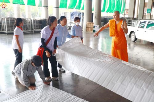 ภาพ No.322942:วันที่ 17-19 เมษายน พ.ศ.2569 การปูผ้ากระสอบขาว , เตรียมจุดฉัน , เตรียมจุดพักค้าง เพื่องานถวายมหาสังฆทาน 40,000 กว่าวัดทั่วประเทศ วันคุ้มครองโลก 22 เมษายน พ.ศ.2569 วัดพระธรรมกาย