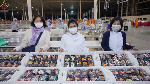 ภาพ No.74992:พิธีถวายภัตตาหารเป็นสังฆทาน แด่คณะพระธรรมยาตราฯ ในโครงการธรรมยาตรากตัญญูบูชา มหาปูชนียาจารย์ พระมงคลเทพมุนี(สด จนฺทสโร) พระผู้ปราบมาร อนุสรณ์สถาน 7 แห่ง ปีที่ 11 วันที่ 30 มกราคม พ.ศ. 2566