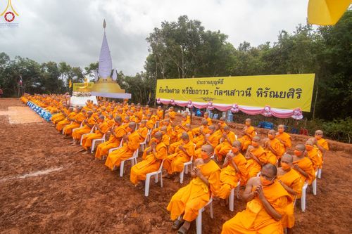 ภาพ No.50705:ประมวลภาพพิธีตักบาตร ณ วัดแม่แพ จ.แม่ฮ่องสอน เนื่องในวันธรรมชัย