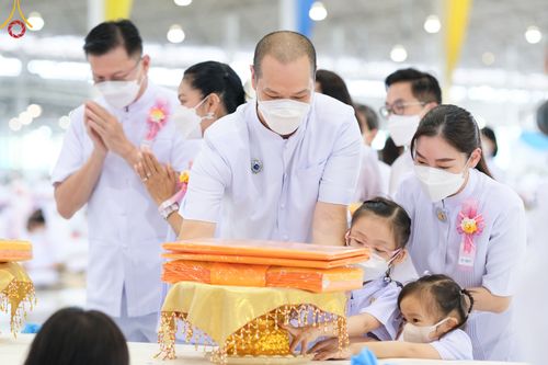 ภาพ No.52494:ประมวลภาพวันคล้ายวันเกิดครบรอบ 138 ปี พระมงคลเทพมุนี (สด จนฺทสโร) พระผู้ปราบมาร ชุดที่ 1