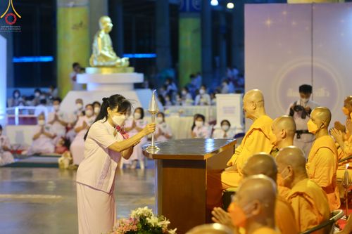 ภาพ No.52629:ประมวลภาพวันคล้ายวันเกิดครบรอบ 138 ปี พระมงคลเทพมุนี (สด จนฺทสโร) พระผู้ปราบมาร ชุดที่ 2