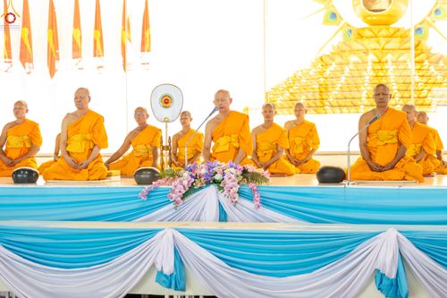 ภาพ No.318118:วันอาทิตย์ต้นเดือนที่ 5 เมษายน พ.ศ.2569 พิธีตักบาตร ณ บ้านแก้วเรือนทองคุณยายอาจารย์ฯ วัดพระธรรมกาย